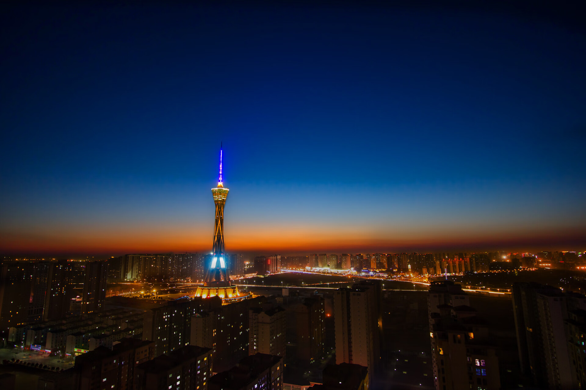 赛道与球场的双重奏,F1揭幕战悬念与湖人提前锁定胜局